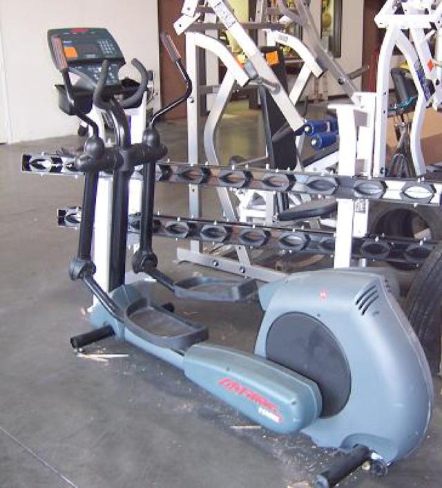 Cross Trainer 9500 HRR Rear drive