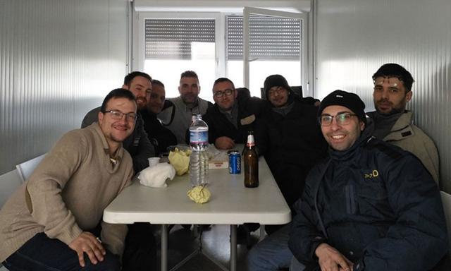 dipendenti in sala mensa 